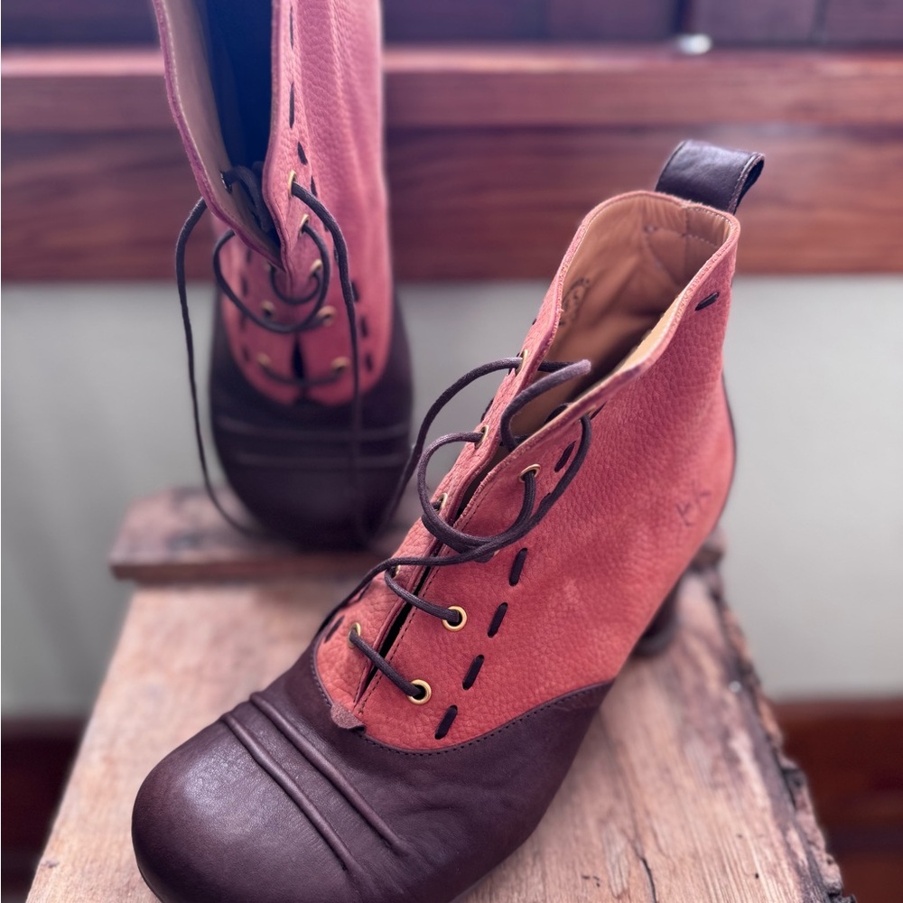 John Fluevog Bartoli Bootie in Orange/Tan Leather Women’s 8.5 - Picture 2 of 16